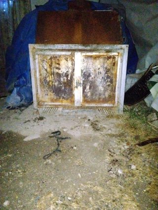 Chimenea de hierro negra