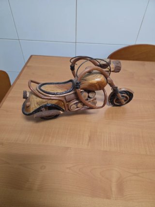 Moto Harley Davidson de madera artesanal
