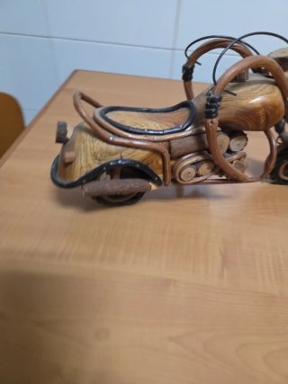Moto Harley Davidson de madera artesanal