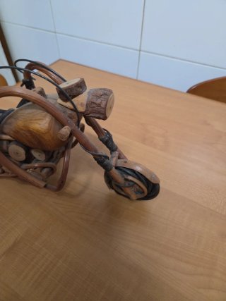 Moto Harley Davidson de madera artesanal