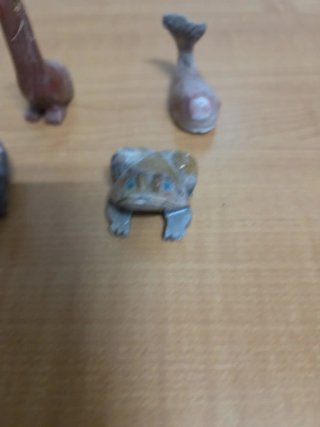 Figuras de animales talladas a mano