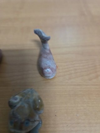 Figuras de animales talladas a mano