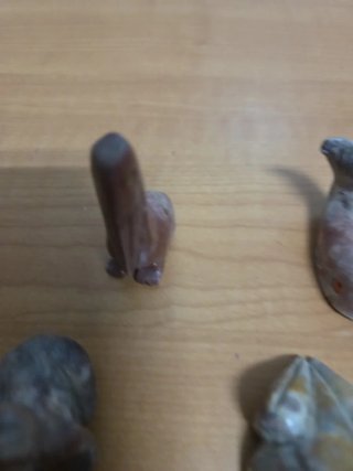 Figuras de animales talladas a mano
