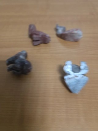 Figuras de animales talladas a mano