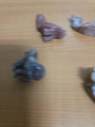 Figuras de animales talladas a mano