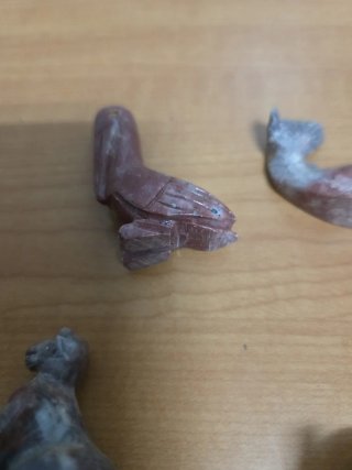 Figuras de animales talladas a mano