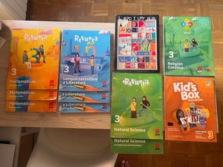 Libros 3º de primaria Revuela y Kids Box Pupil’s B