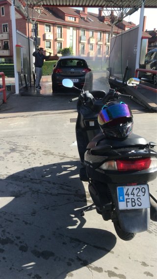 Suzuki Burgman 125 Maxi Scooter Negra