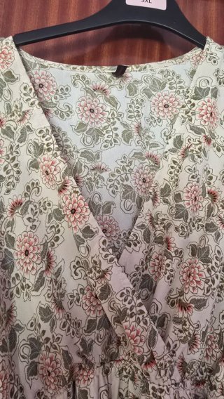 Vestido floral verde y rosa