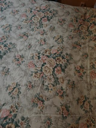 Colcha Antigua Flores Beige y Rosa