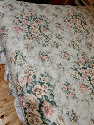 Colcha Antigua Flores Beige y Rosa