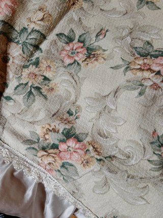 Colcha Antigua Flores Beige y Rosa