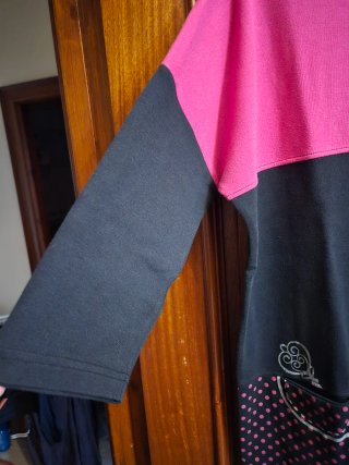Vestido invierno negro y fucsia