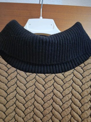Vestido de invierno cuello alto beige
