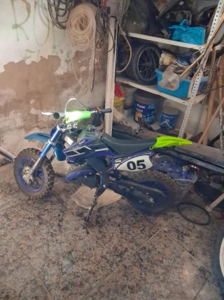 Mini moto infantil azul y blanca