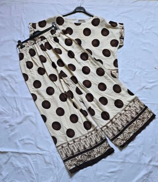 Completo donna beige e marrone pois