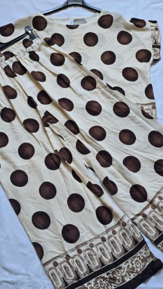 Completo donna beige e marrone pois