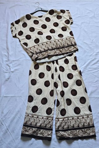 Completo donna beige e marrone pois