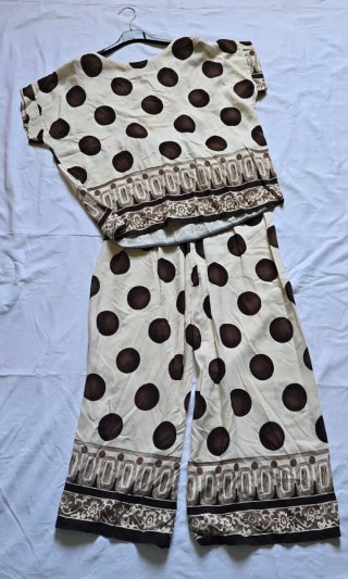 Completo donna beige e marrone pois