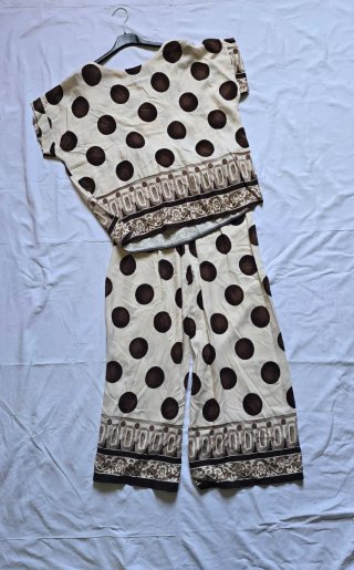 Completo donna beige e marrone pois