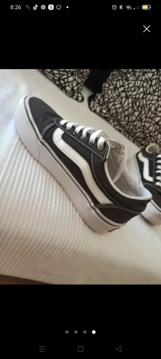 Deportivas Vans Negras y Blancas