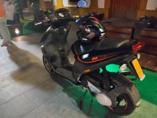 Piaggio NRG Power DD Scooter Negro/rojo