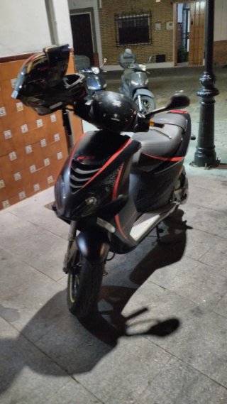 Piaggio NRG Power DD Scooter Negro/rojo