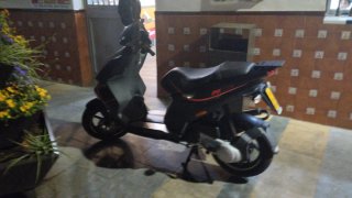 Piaggio NRG Power DD Scooter Negro/rojo