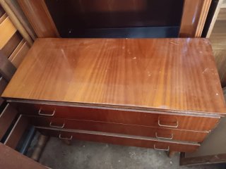 Cómoda antigua de madera