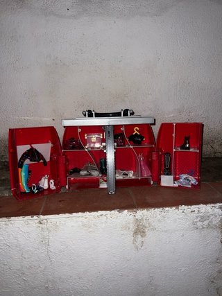 Cocina de madera infantil y accesorios de barbie.