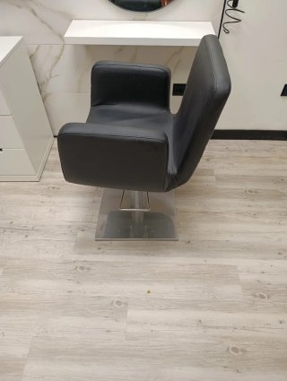2 Sillones de peluquería negro y plateado