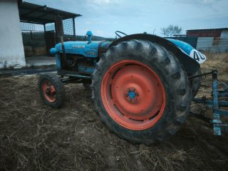 Tractor Ebro 48 funcionando