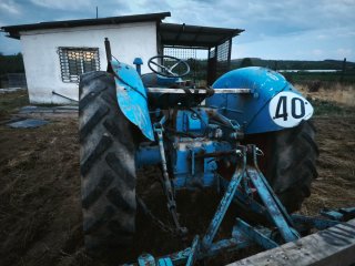 Tractor Ebro 48 funcionando