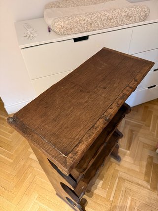 Estantería de madera maciza