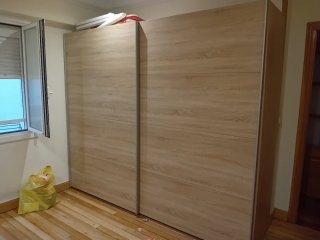 Armario puertas correderas madera
