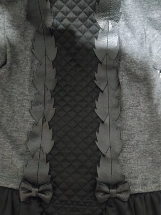 Vestido Manoush detalles cuero y falda aglobi