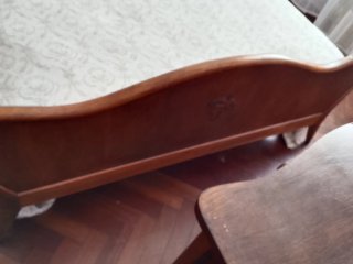 Dormitorio madera: cabecero, mesillas, cómoda