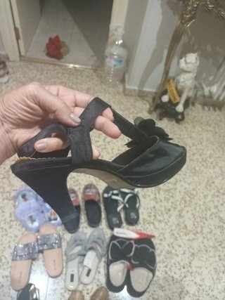 Lote de zapatillas y chanclas