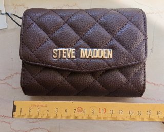 Portafoglio Steve Madden trapuntato marrone