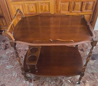 Mesa auxiliar madera estilo clásico