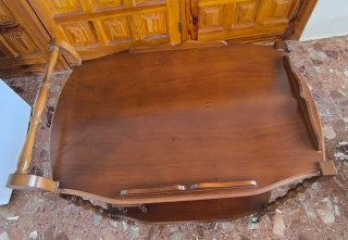 Mesa auxiliar madera estilo clásico