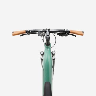 Bicicleta eléctrica trekking motor central cuadro bajo