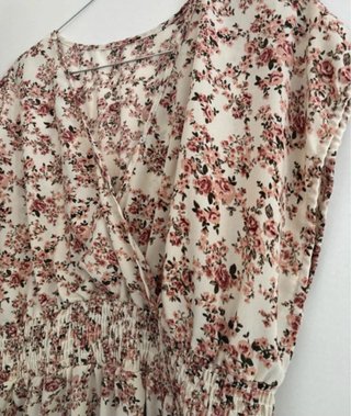 Vestido floral blanco y rosa