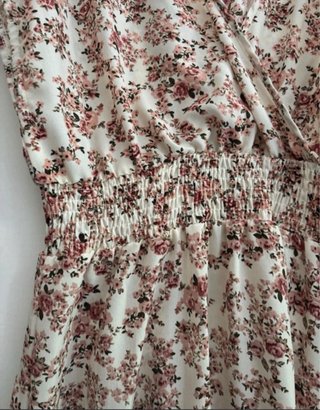 Vestido floral blanco y rosa