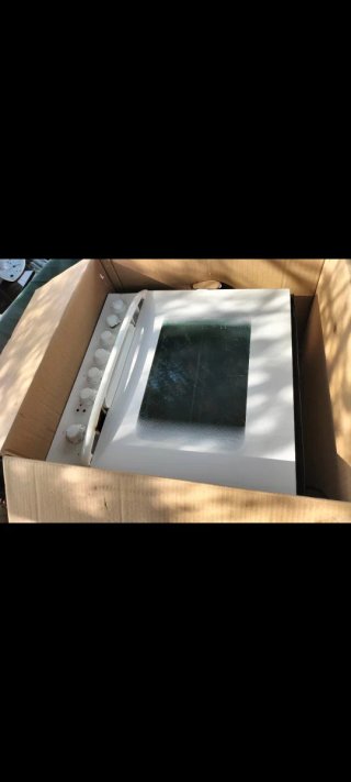 Horno blanco con mandos