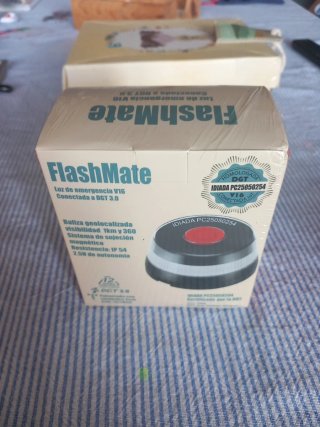 Luz Emergencia V16 Flashmate Conectada DGT 3.0