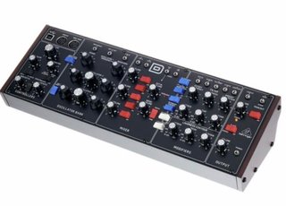 Behringer Model D Sintetizador Analógico