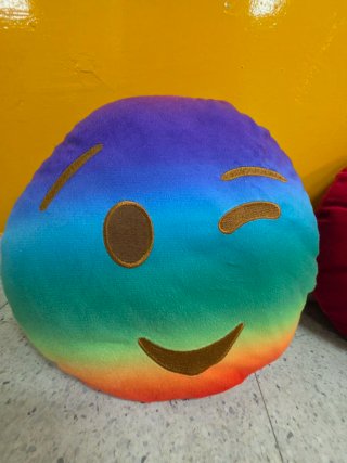 Lote 6 peluches: 5 emojis y Elmo