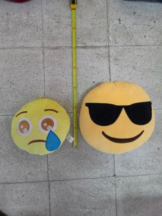 Lote 6 peluches: 5 emojis y Elmo