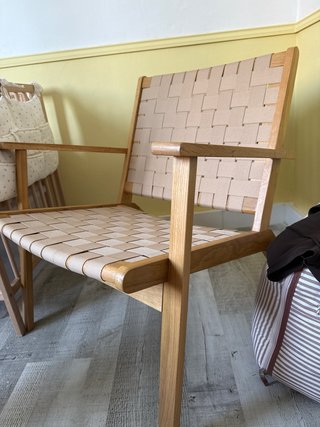 Silla de madera y tela beige